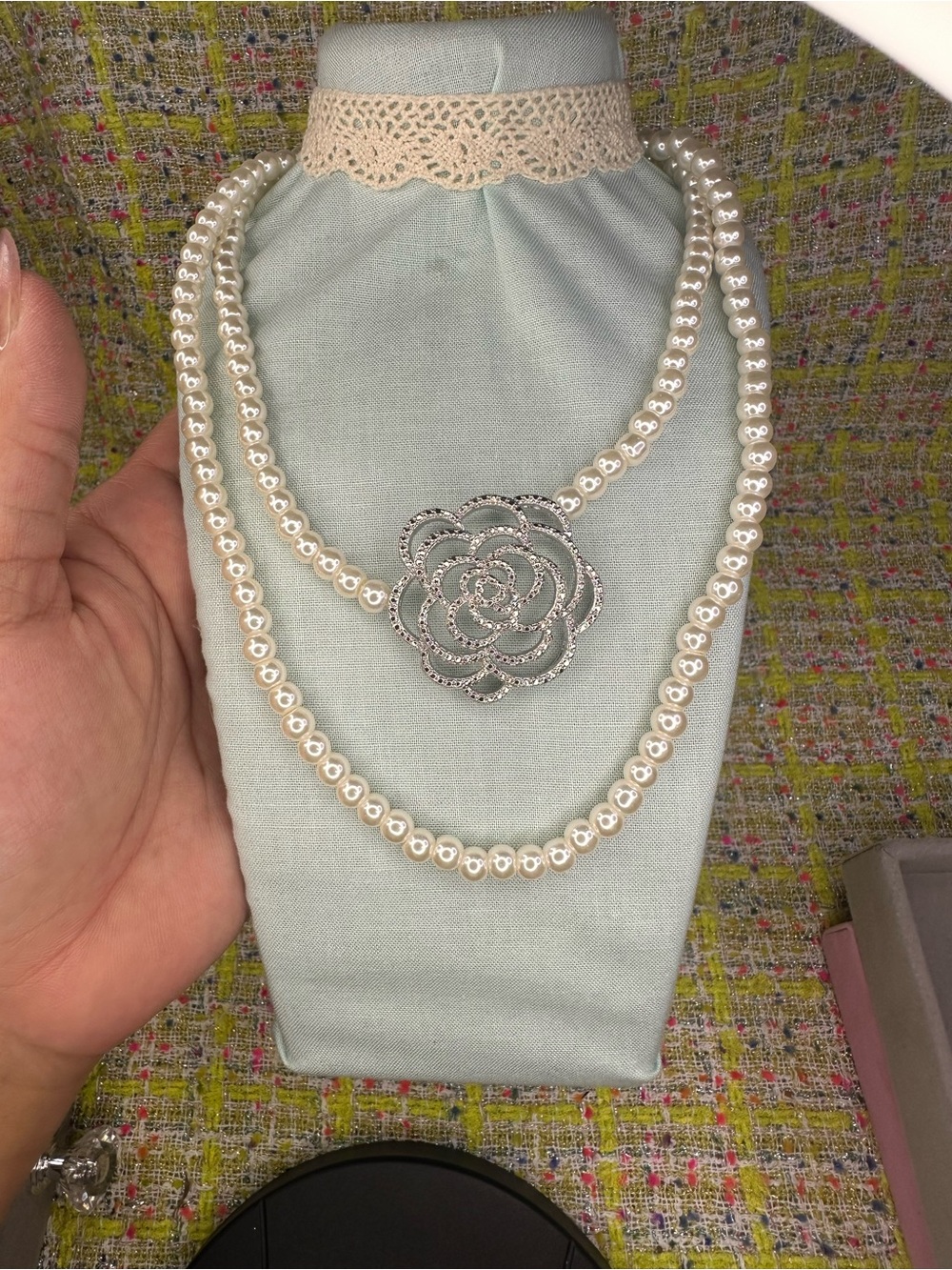A great Pearl Double-Strand long Necklace with Silver Floral Pendant - White